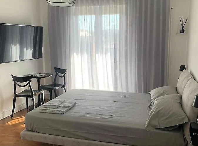 Bed & Breakfast Joy Boutique *